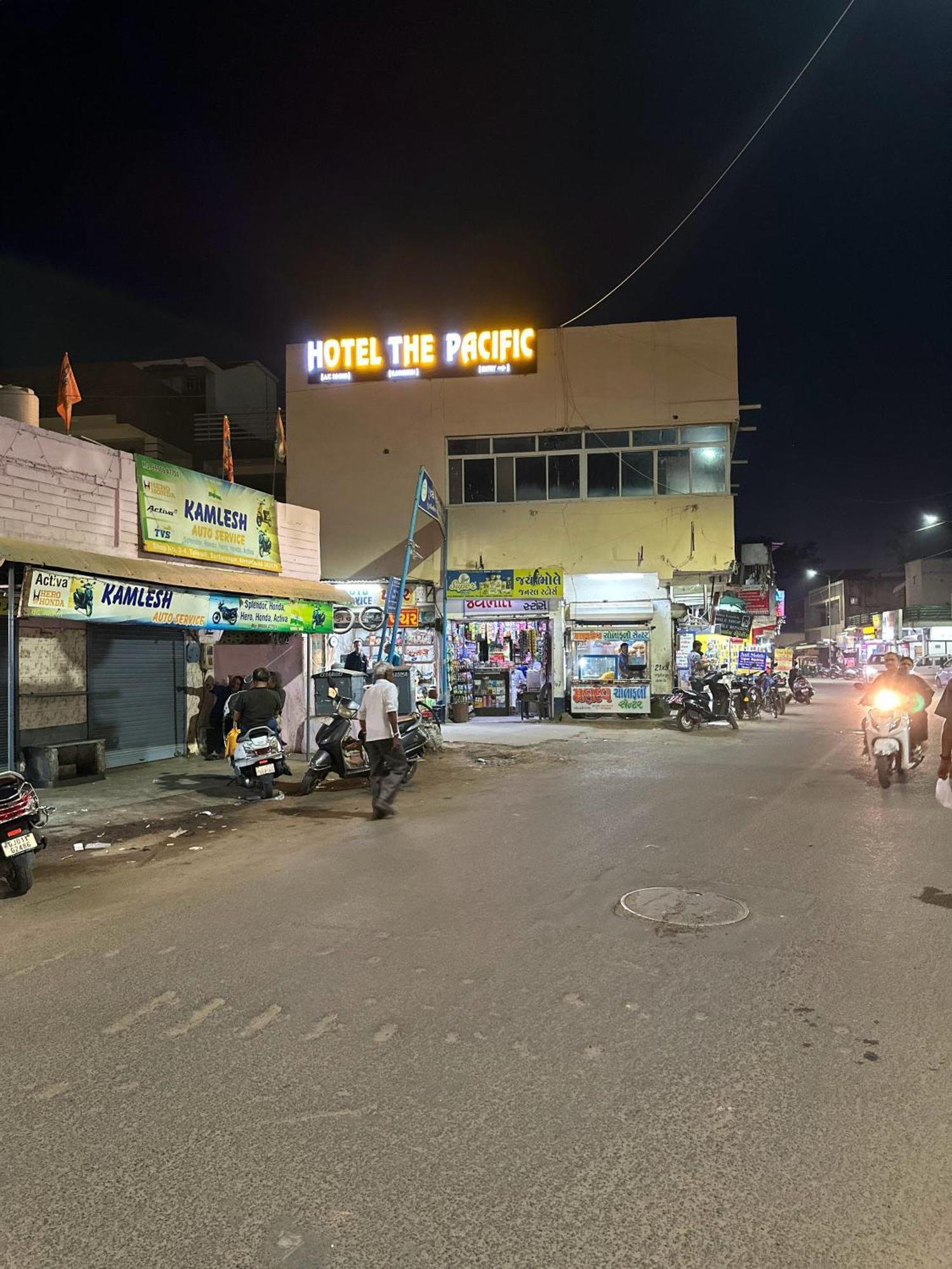 Hotel The Pacific Ahmedabad Airport Luaran gambar