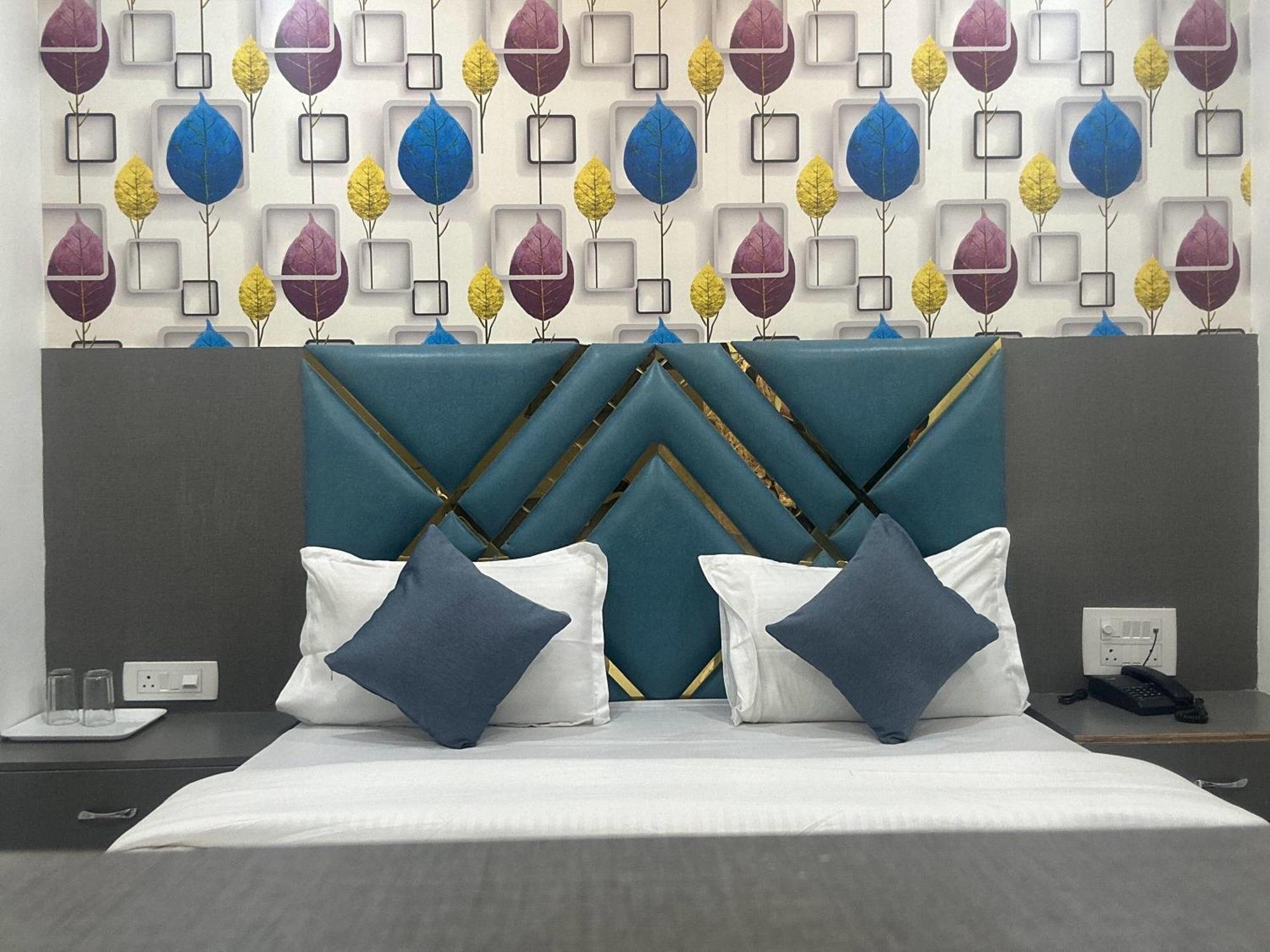 Hotel The Pacific Ahmedabad Airport Luaran gambar