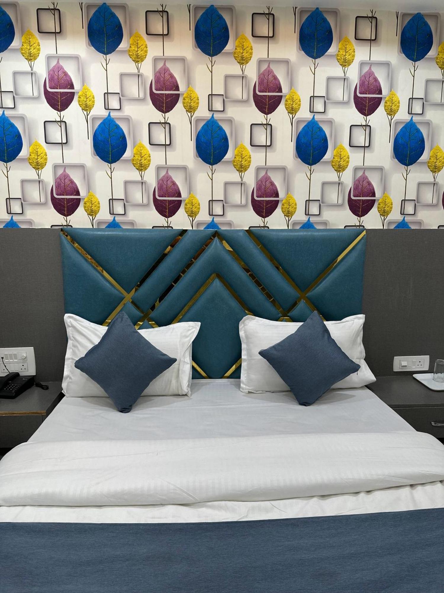Hotel The Pacific Ahmedabad Airport Luaran gambar