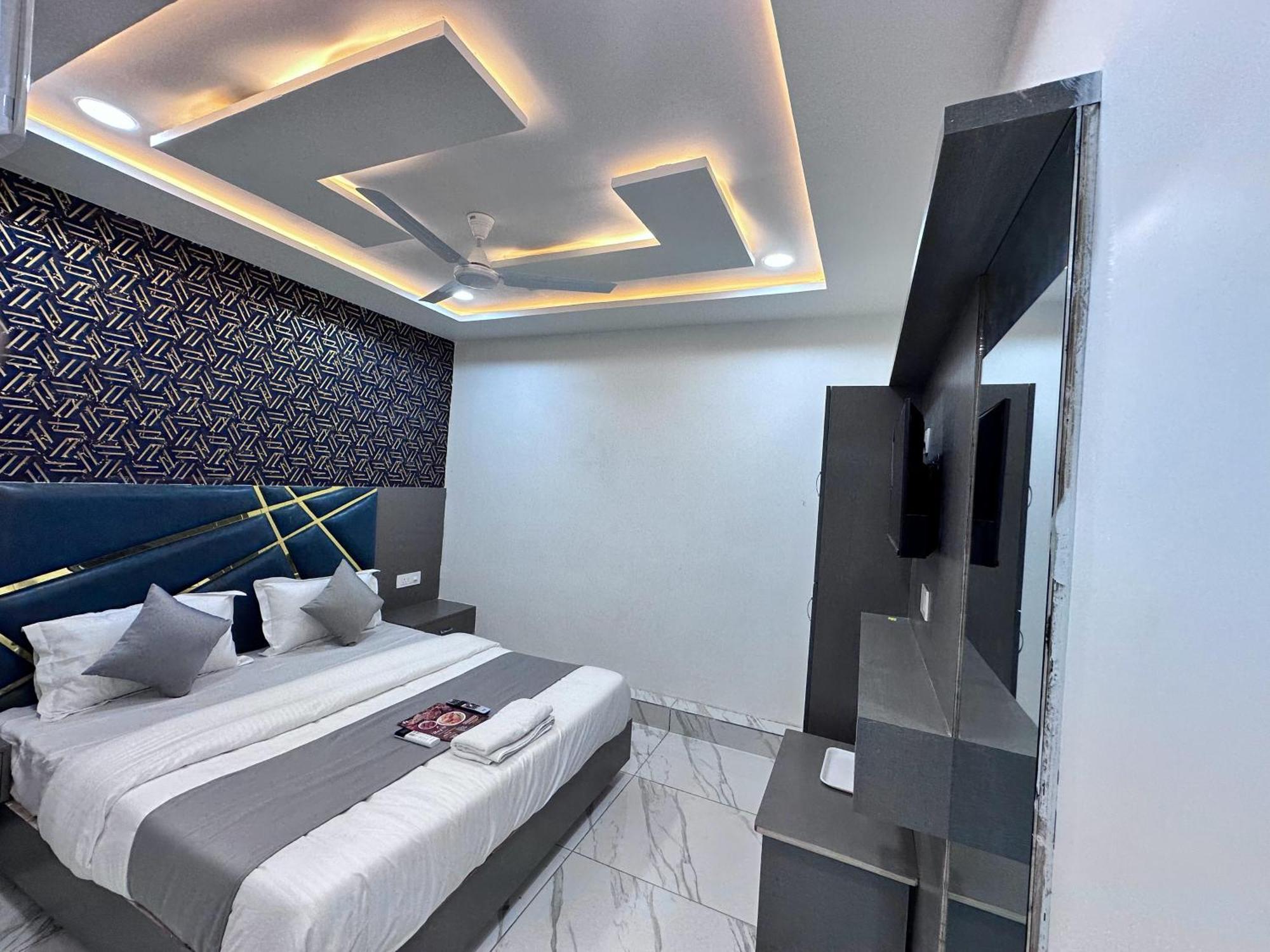 Hotel The Pacific Ahmedabad Airport Luaran gambar
