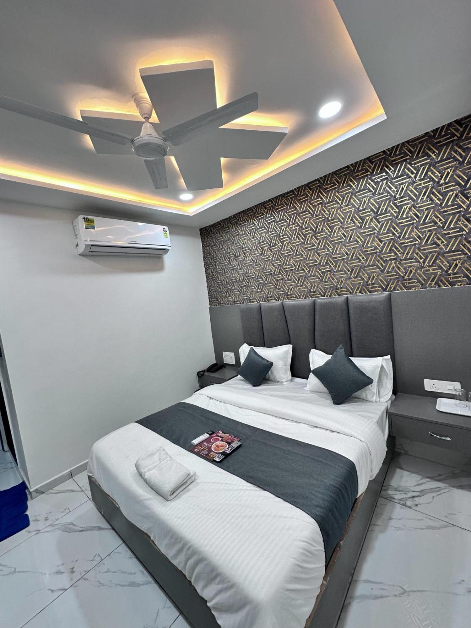 Hotel The Pacific Ahmedabad Airport Luaran gambar