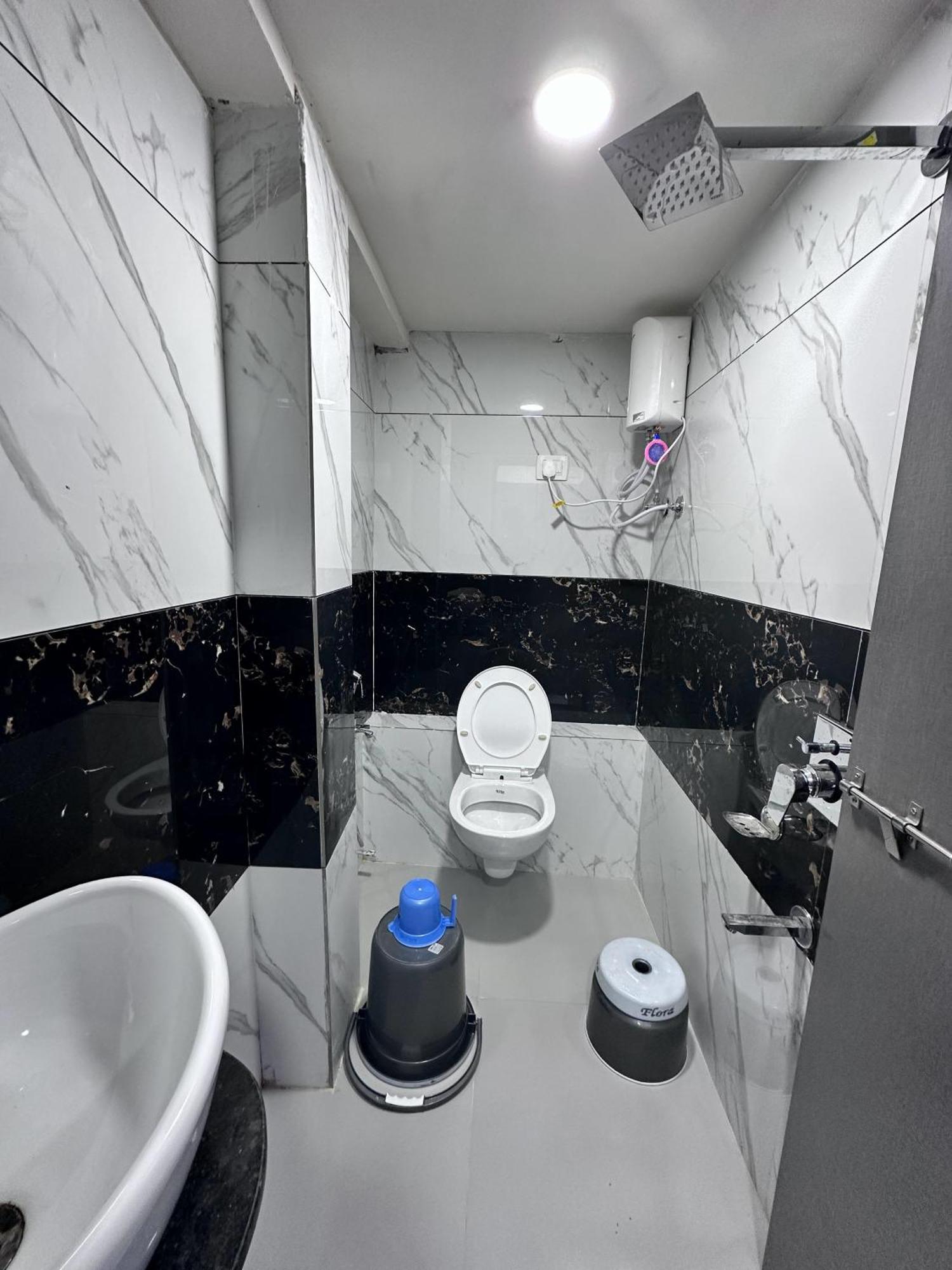 Hotel The Pacific Ahmedabad Airport Luaran gambar