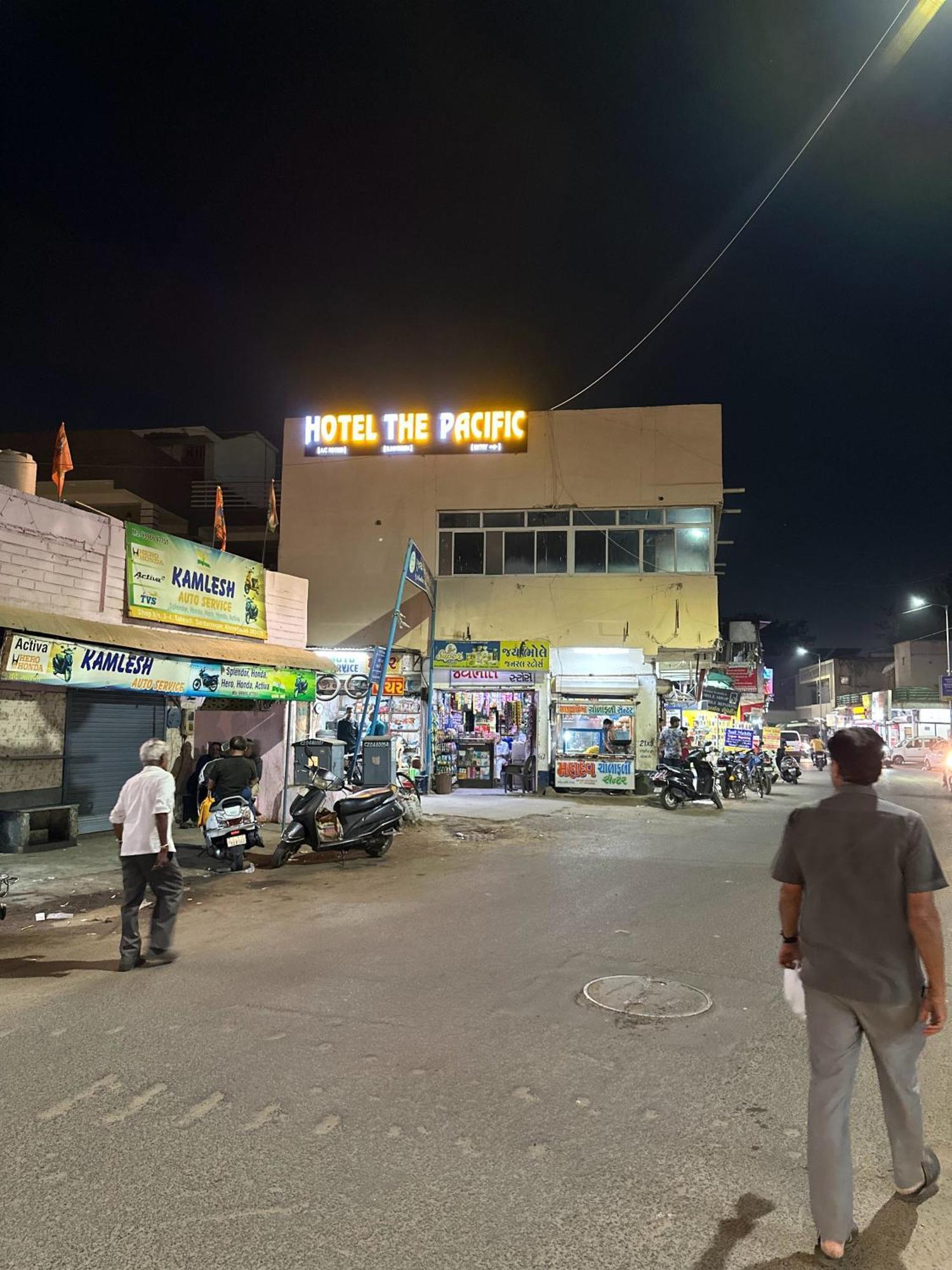 Hotel The Pacific Ahmedabad Airport Luaran gambar