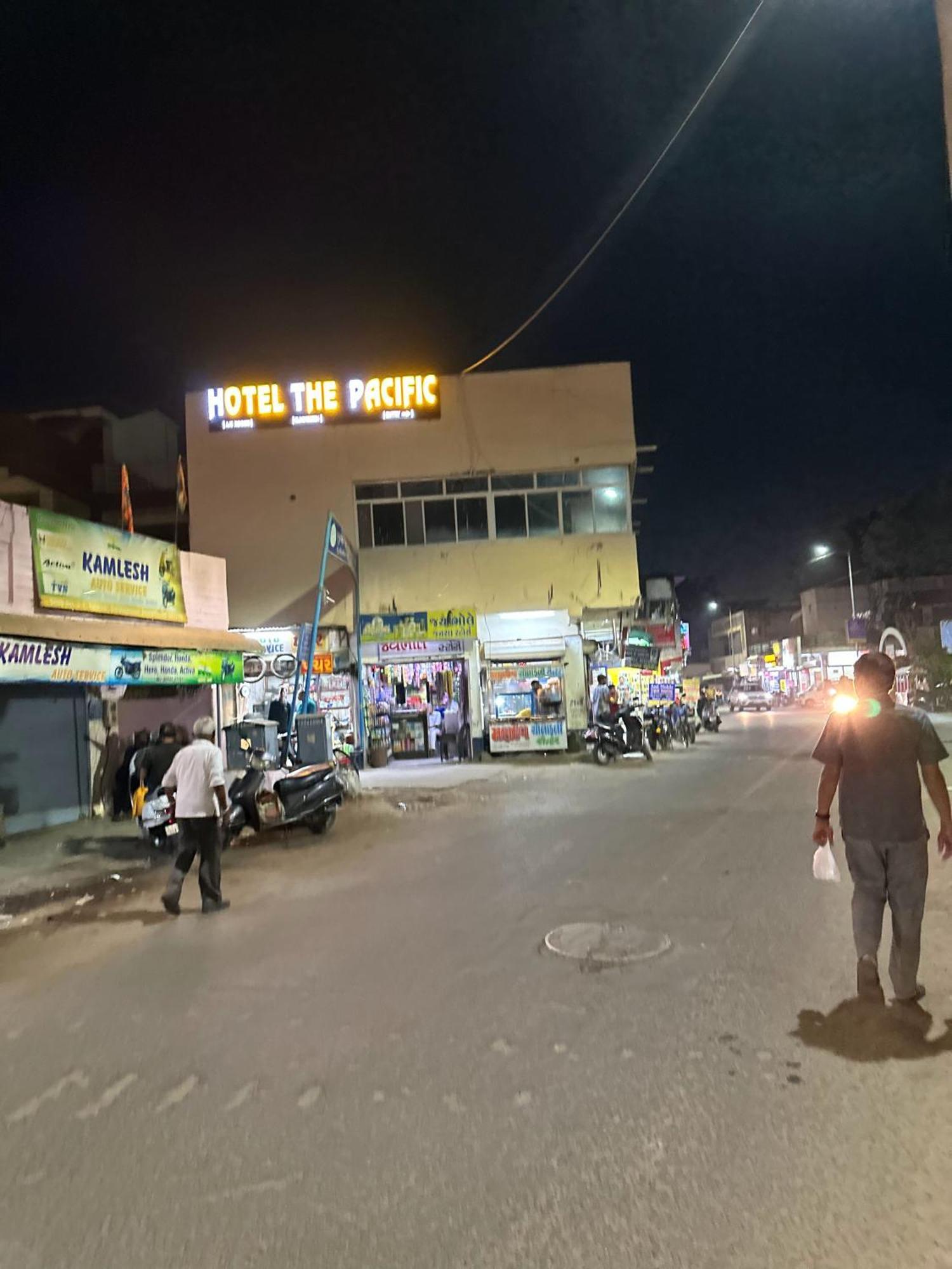 Hotel The Pacific Ahmedabad Airport Luaran gambar