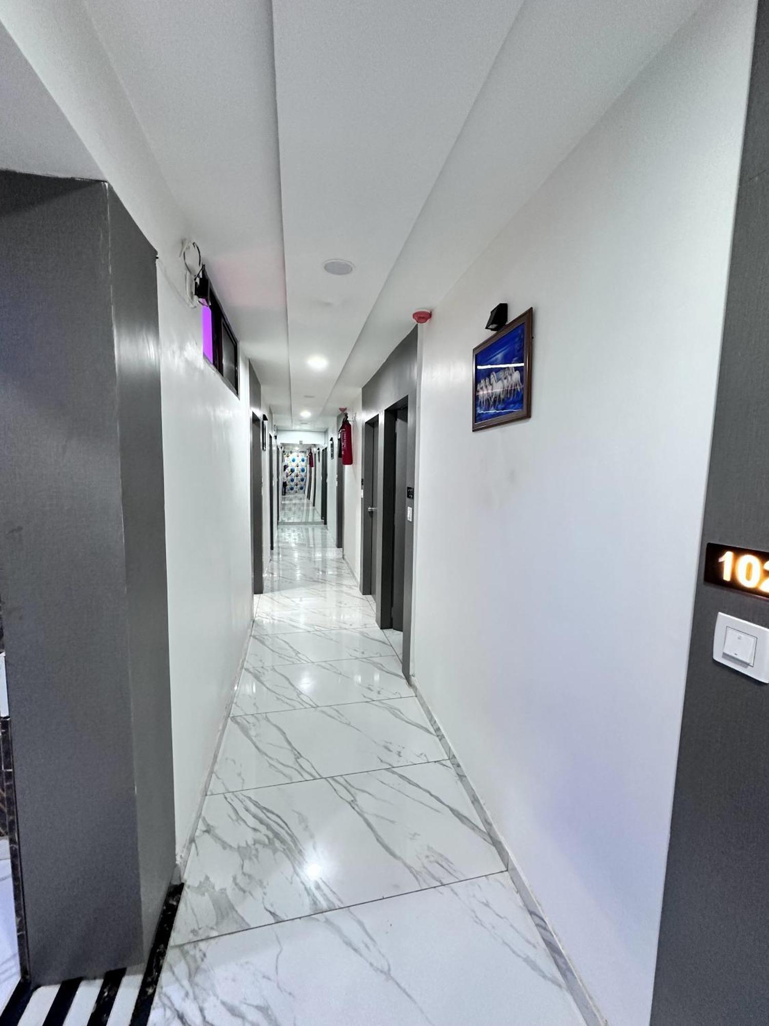 Hotel The Pacific Ahmedabad Airport Luaran gambar