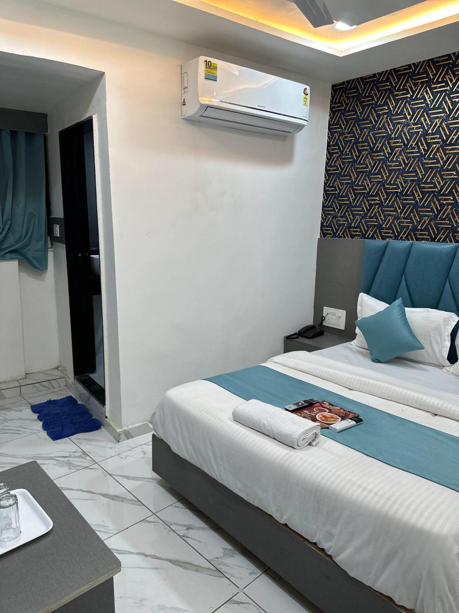 Hotel The Pacific Ahmedabad Airport Luaran gambar