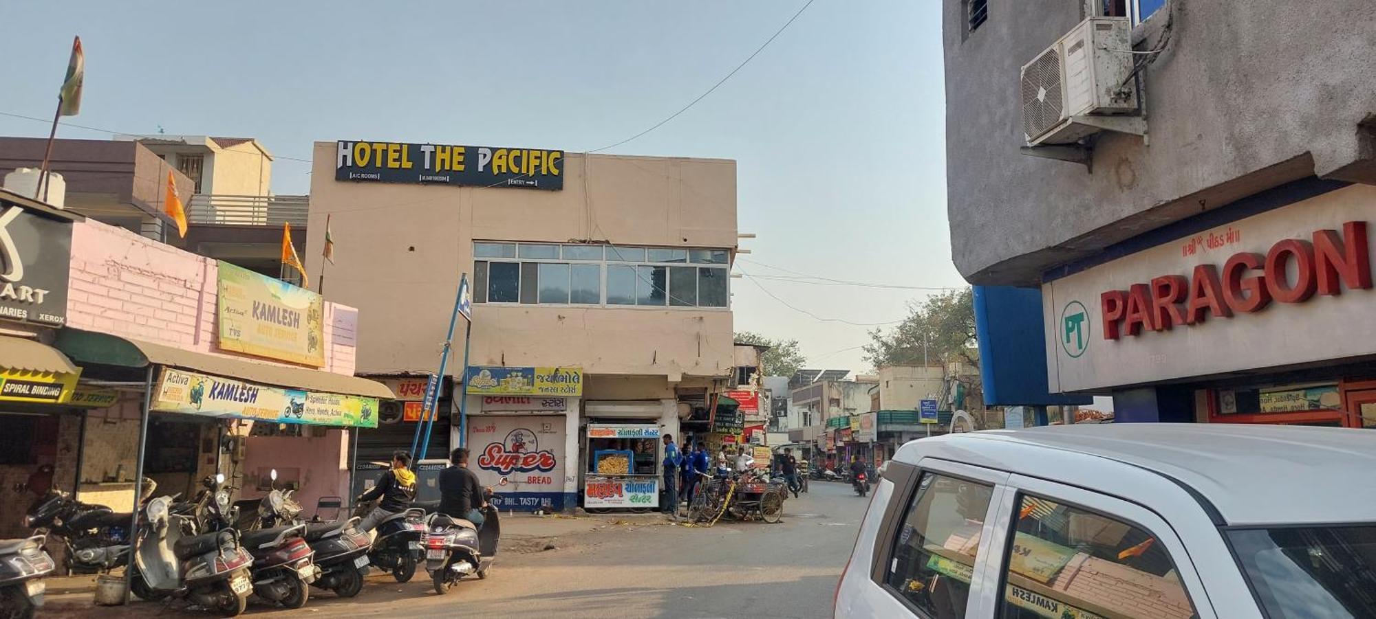 Hotel The Pacific Ahmedabad Airport Luaran gambar